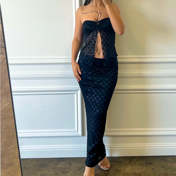 Two-Piece Checkered Black Strapless Set - Picture 9 of 16